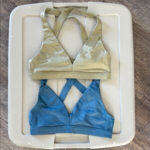 Set of Two Sports Bras in Blue and Green